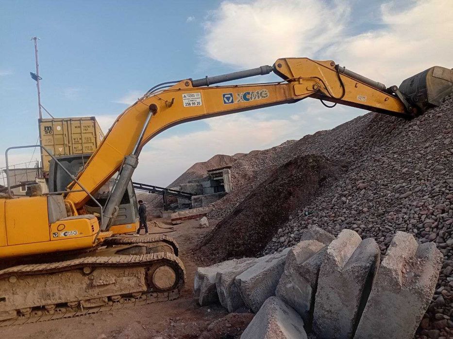 Продается гусеничный экскаватор 25т 2012 год обем ковша 1.2 м.куб