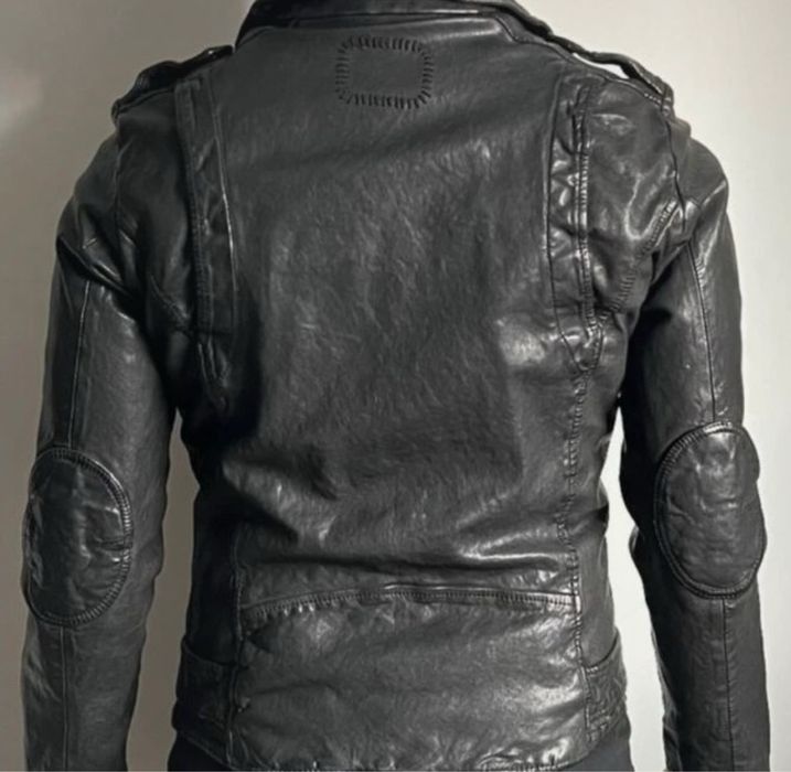 Geaca din piele Tigha marimea L .masuri mici .