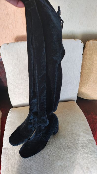 Дълги велурени ботуши с нисък ток и ластик