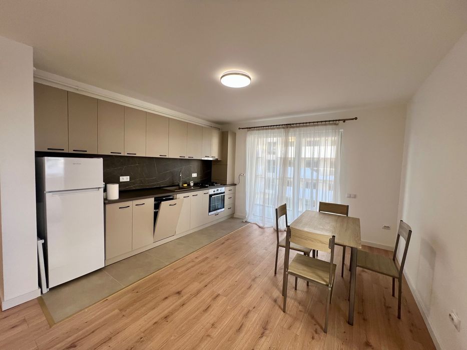 Inchiriez apartament Floresti