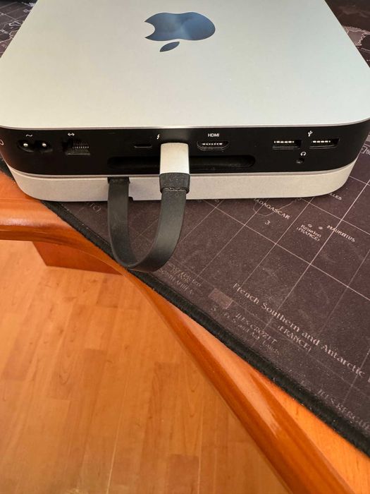 Mac Mini M1 si dock impecabile