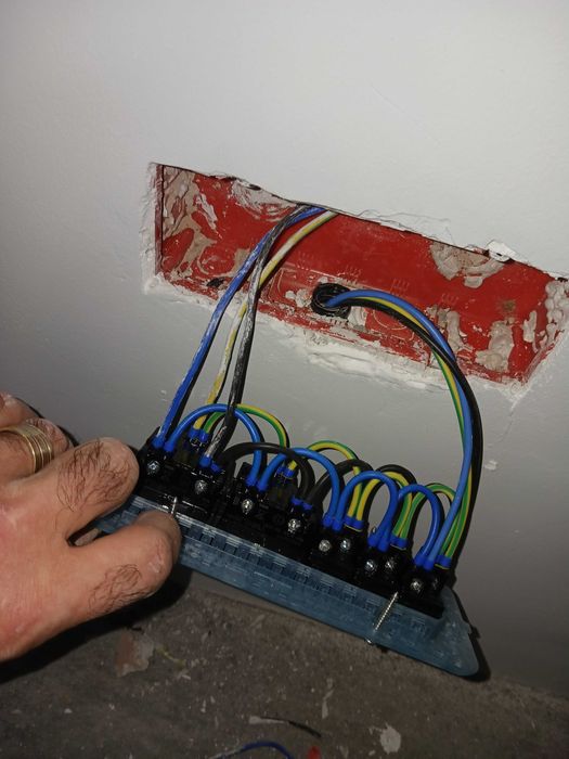 Electrician Calificat