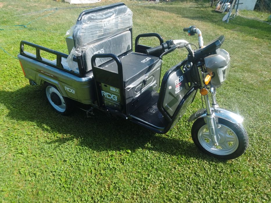 Tricicleta electrică cu benă