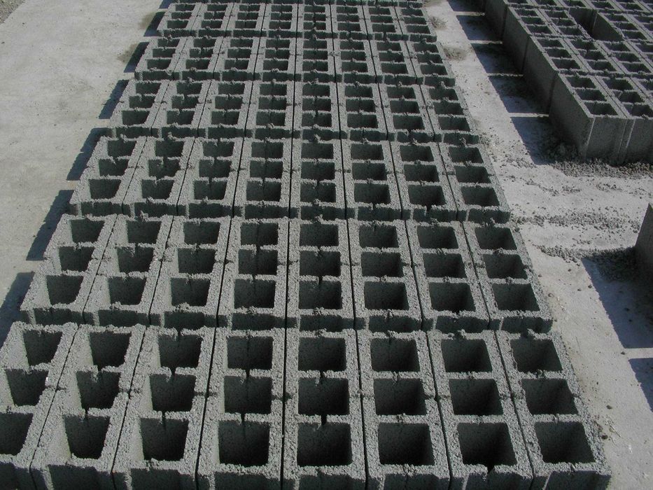 Boltari   beton  gard si stilp