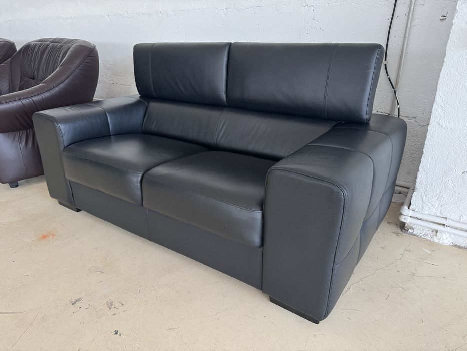 Canapea superba piele naturala in stare noua, foarte confortabila, tetiere flexibile, produs premium Olanda