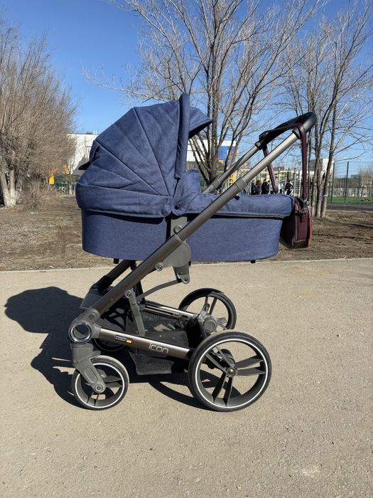 Продам Коляску 2 в 1 Лето-Зима