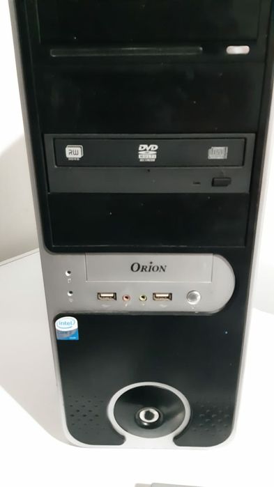 Компьютер с клавиатурой