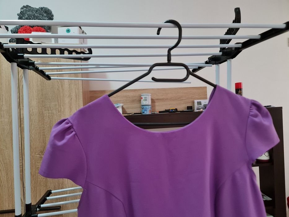 Rochie lila scurtă Roccobarocco cu bandă logo neagră