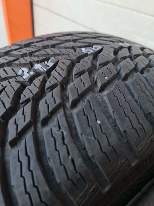 Зимни гуми 2 броя NOKIAN WRSnowProf 215 60 R16 дот 4321