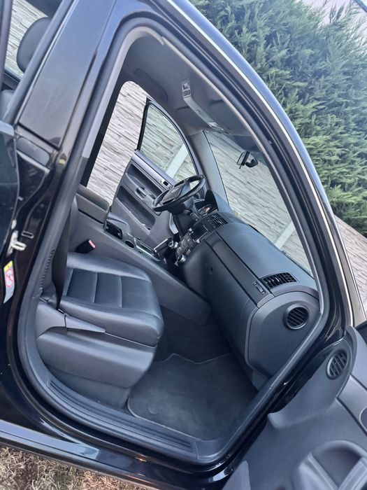 VOLKSWAGEN Touareg 0 — imagine 3