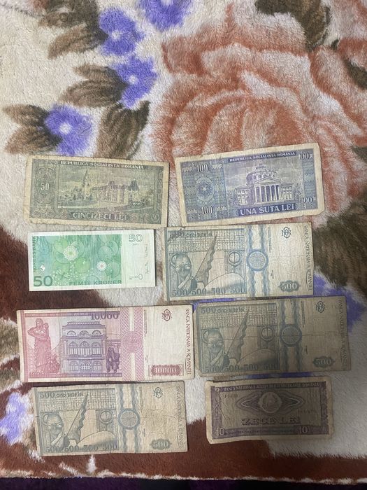 Vand 8 bagnote vechi si o moneda din 2004
