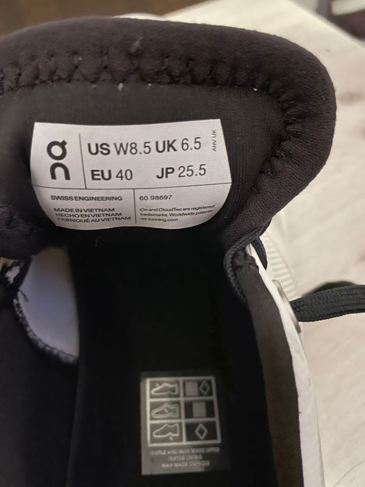 Se vând Adidasi cloud X