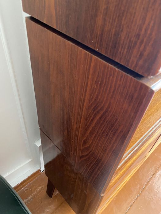 Румынский книжный стеллаж