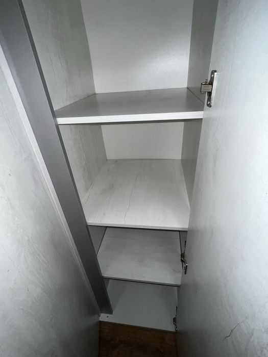 Шкаф трехдверный