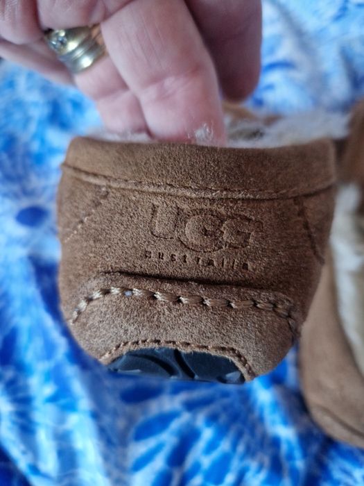 Papuci,botosi UGG mar 31 originali