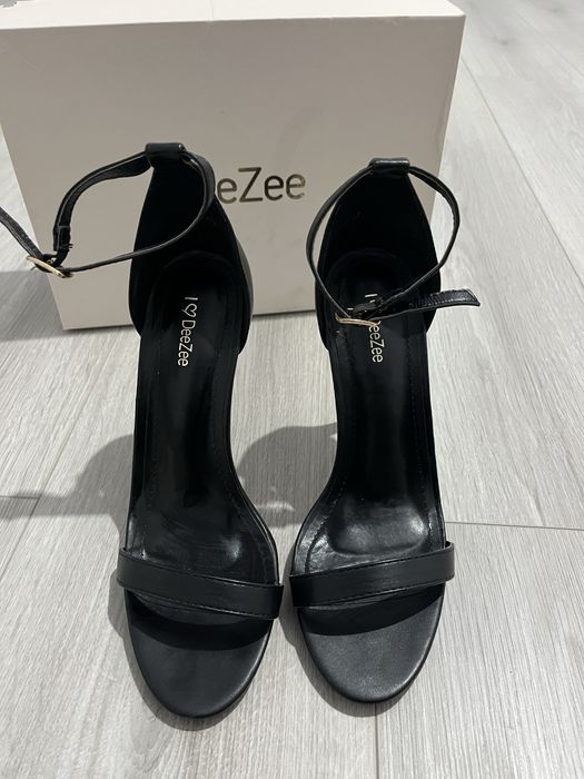 Sandale cu toc , purtate o songura data , marime 37