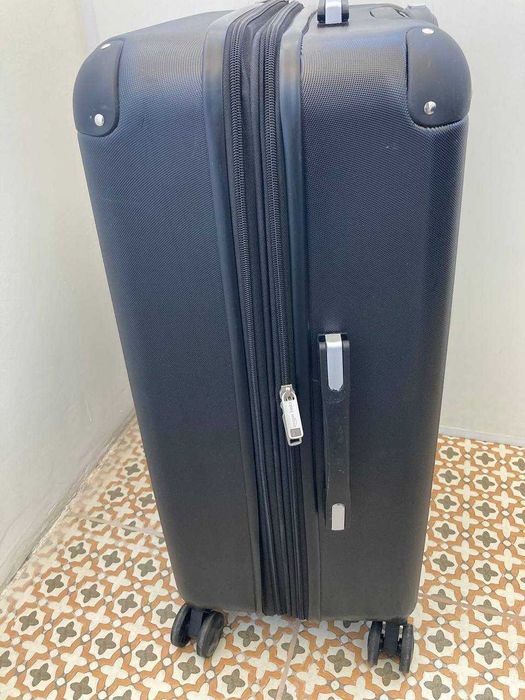 чемодан на колесиках