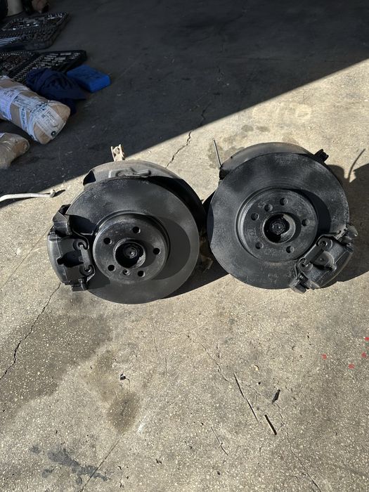 Fuzeta butuc dreapta fata BMW X5 E 53 3.0d 218cp 184cp