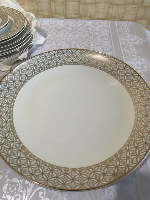 Продам сервиз столовый