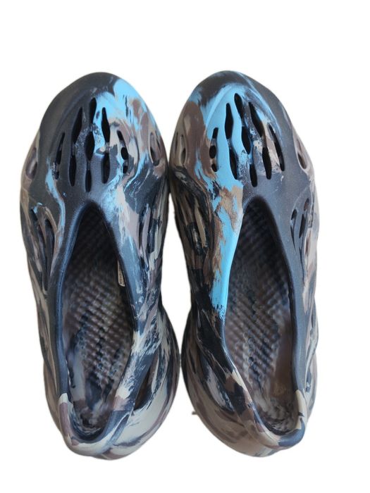 yeezy YZY Foam rnr
YZY FOAM RNR