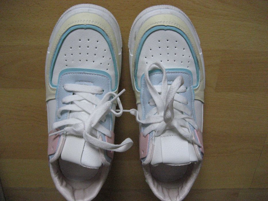 Скникърси и боти натурална кожа .