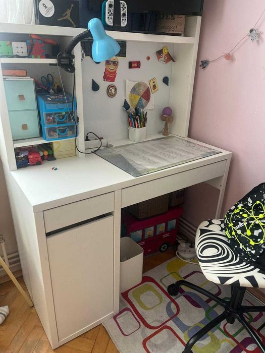 Birou IKEA MICKE 105x50x140(h) alb + rafturi | 300 lei | Sighișoara