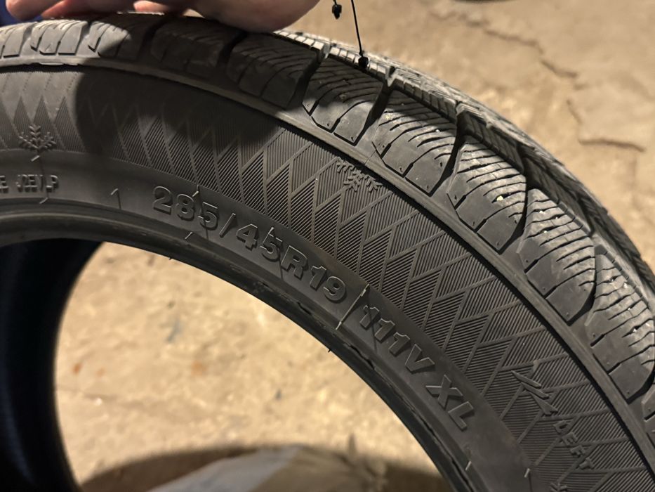 Vand cauciucuri 2 marimi Gripmax sport xxl r19 2 ierni folosite uzate 15 % maxim