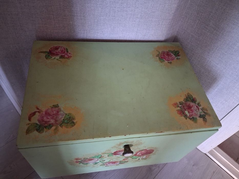 Продам тумбу и вешалку