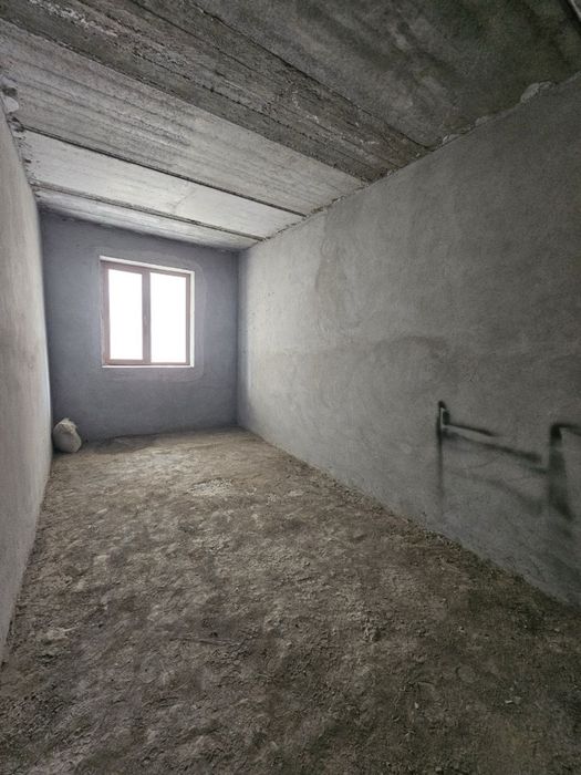 Karopka kvartira sotiladi Ikar Brilliant city orqasida