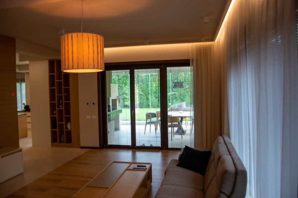 Дава се под наем Къща в Банкя - 550 кв.м за 1530 € - Снимка #2