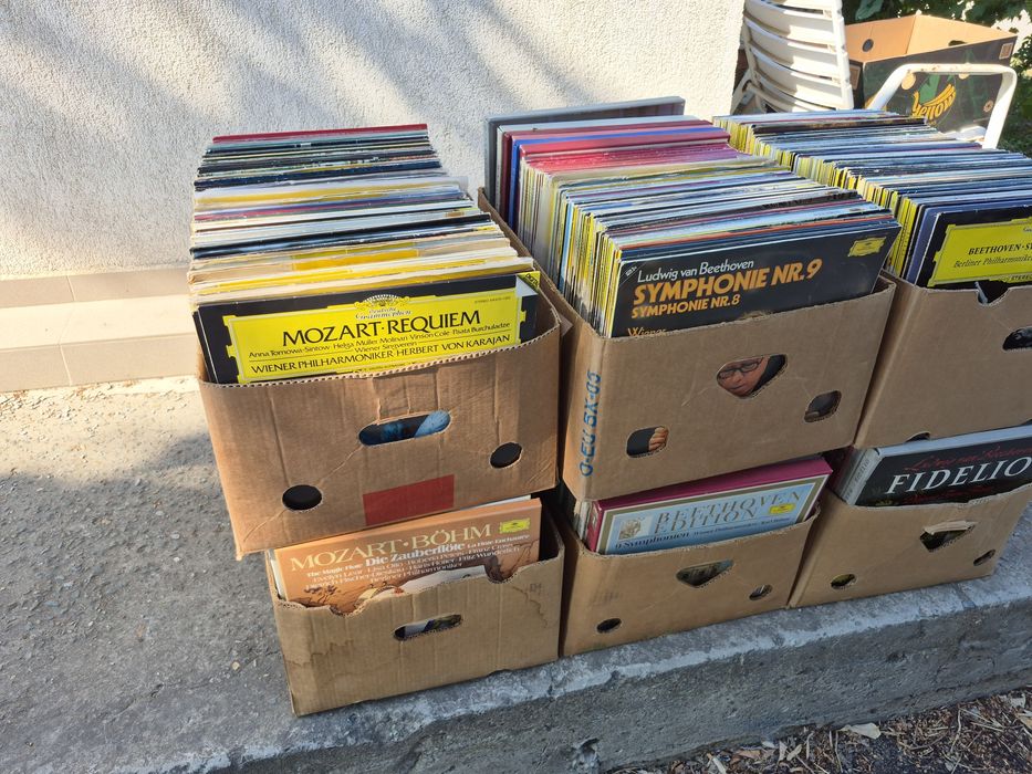 Vând 150lp discuri vinil Deutsche Grammophon cu muzică clasica mixta