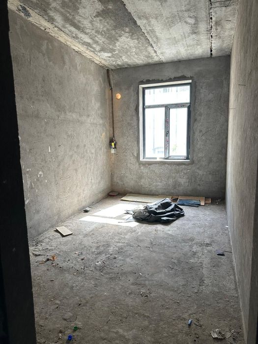 5 xonali kvartira sotiladi