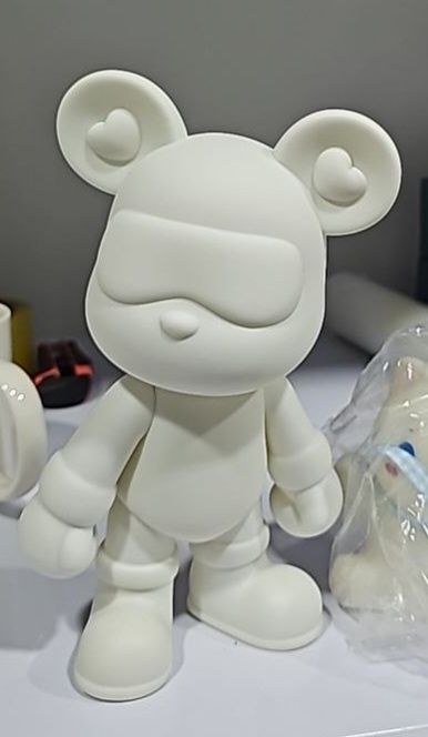 Мишка виниловый высота 21 см.