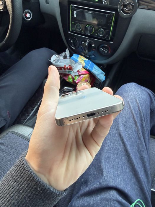 Iphone 15 pro 85% batareya