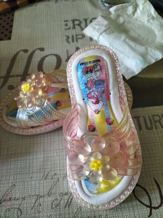 Vand papucei pentru copii