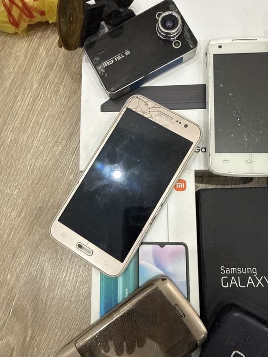 Продам телефоны