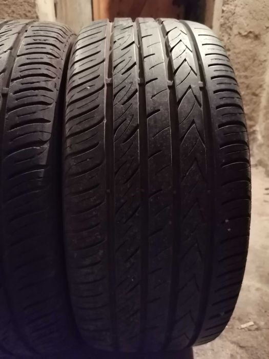 Продавам 2 броя летни гуми 225.45.17 дот 2019 Viking