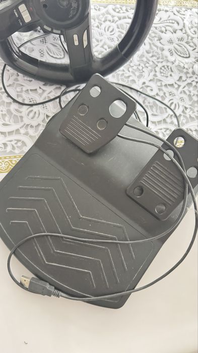 Игровой руль с педалем