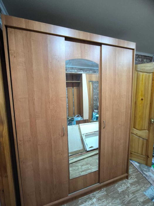 Продам большой шкаф
