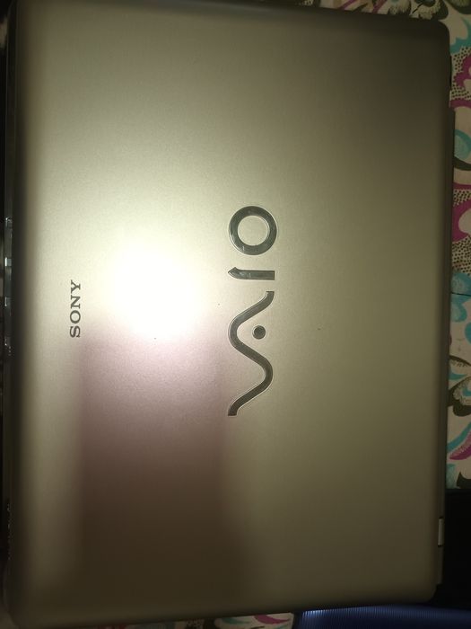 Notbook sotiladi vivo