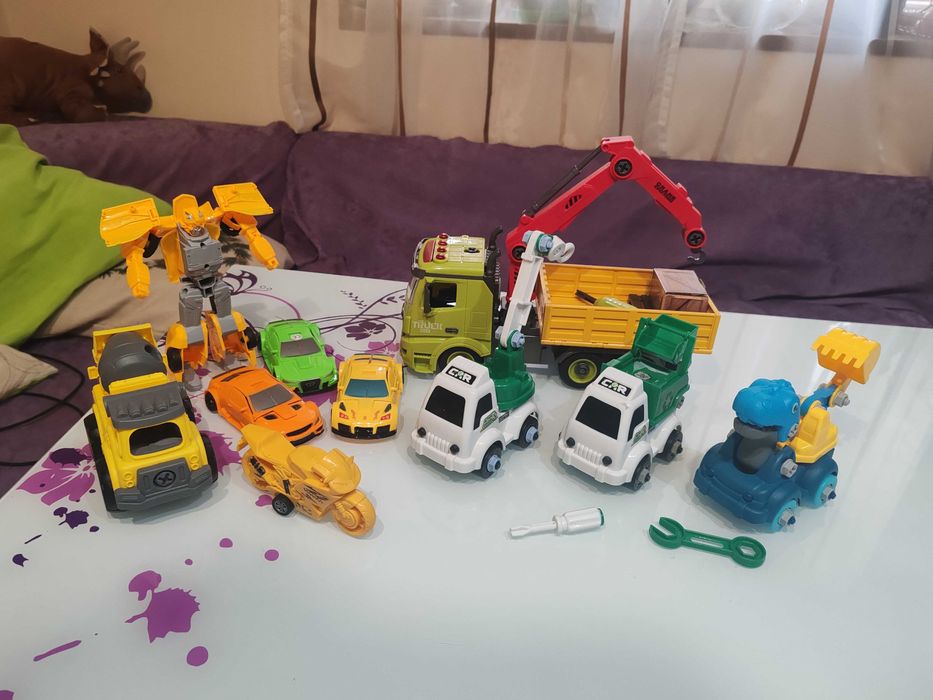 Детски играчки ( лотове ) повечето са купени от чужбина .