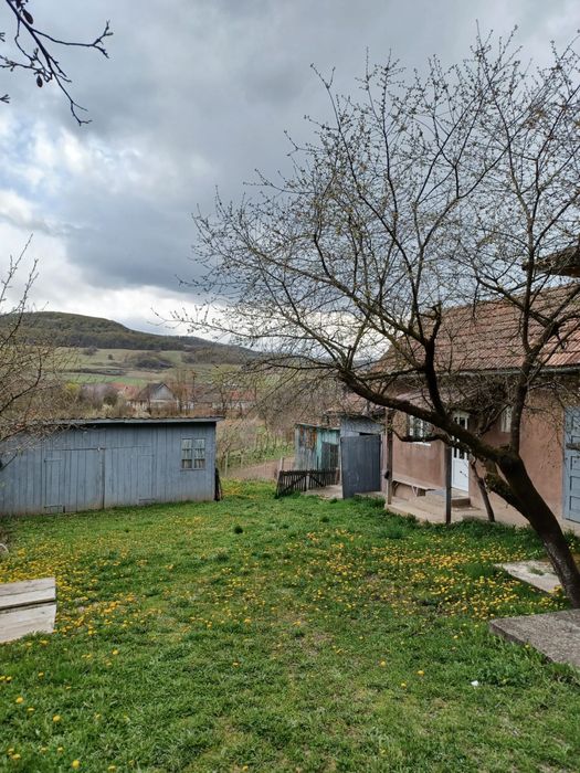 Casă de vânzare în Almașu