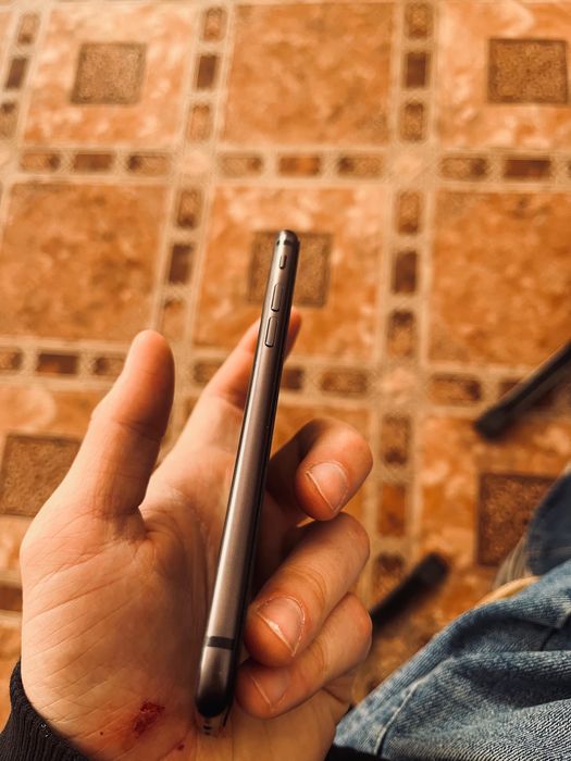 Продаю айфон se 2022