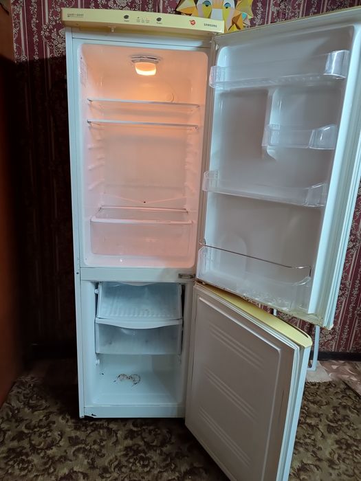 Продам холодильник Самсунг