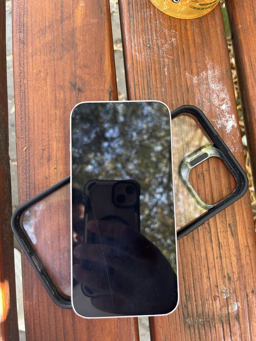 Vând iphone 13