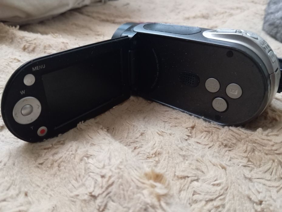 Продам видео камеру