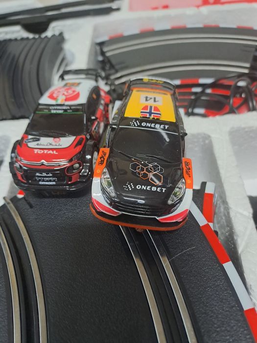 Писта WRC с четири варианта и две колички
