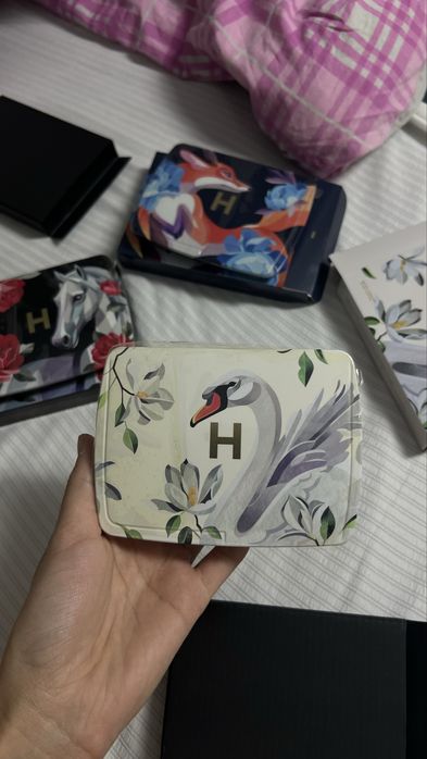 Палетка hourglass