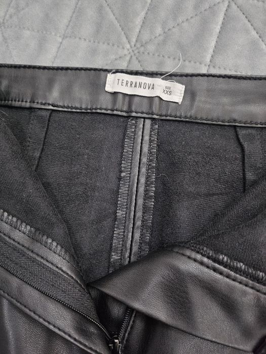 Кожена пола Теранова