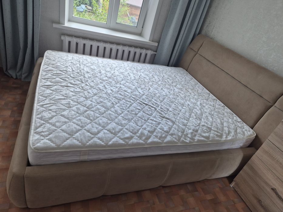 Продам кровать с матрасом